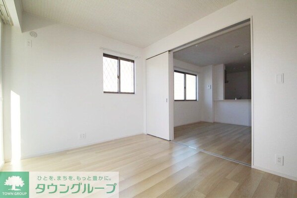 ヴィラローリーIIIの物件内観写真